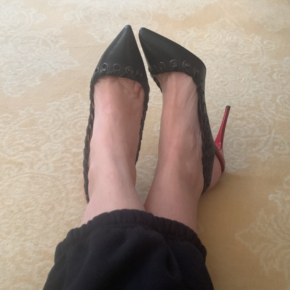 Gorgeous Louboutin red bottom heels ๐ ๐ - Picture 4 of 6